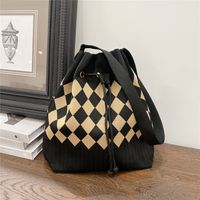 Women's Medium Knit Geometric Vintage Style Classic Style String Tote Bag sku image 1