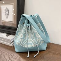 Women's Medium Knit Geometric Vintage Style Classic Style String Tote Bag sku image 15