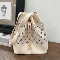 Women's Medium Knit Geometric Vintage Style Classic Style String Tote Bag sku image 23