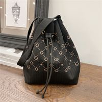 Women's Medium Knit Geometric Vintage Style Classic Style String Tote Bag sku image 25