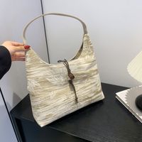 Women's Medium Cloth Solid Color Elegant Classic Style Sewing Thread Pillow Shape Zipper Shoulder Bag main image 4