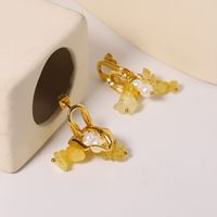 1 Pair Simple Style Classic Style Flower Plating Inlay Titanium Steel Pearl 18K Gold Plated Earrings main image 3