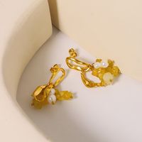 1 Pair Simple Style Classic Style Flower Plating Inlay Titanium Steel Pearl 18K Gold Plated Earrings main image 4