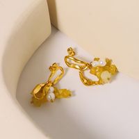 1 Par Estilo Simple Estilo Clásico Flor Enchapado Embutido Acero Titanio Perla Chapados en oro de 18k Aretes main image 4