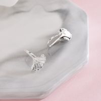 1 Pair Sweet Simple Style Ginkgo Leaf Polishing Sterling Silver White Gold Plated Earrings main image 3