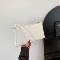 Women's Medium Pu Leather Solid Color Vintage Style Classic Style Zipper Shoulder Bag main image 3