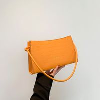 Women's Medium Pu Leather Solid Color Vintage Style Classic Style Zipper Shoulder Bag main image 4