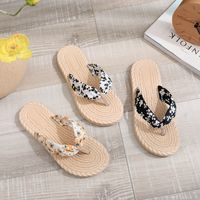 Women's Vacation Ditsy Floral Open Toe Flip Flops main image 2