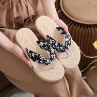 Women's Vacation Ditsy Floral Open Toe Flip Flops sku image 1