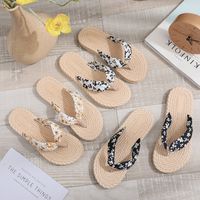 Women's Vacation Ditsy Floral Open Toe Flip Flops main image 1