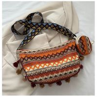 Women's Medium Special Material Geometric Ethnic Style Streetwear Tassel Dumpling Shape Zipper Tote Bag main image 2