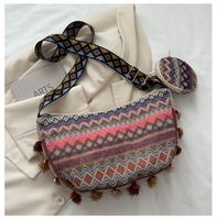 Women's Medium Special Material Geometric Ethnic Style Streetwear Tassel Dumpling Shape Zipper Tote Bag main image 4