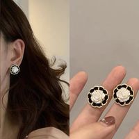 Elegant Geometric Bow Knot Imitation Pearl Alloy Inlay Rhinestones Women's Earrings 1 Pair sku image 14