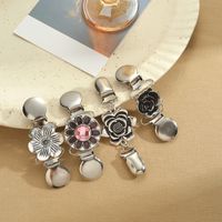 Vintage Style Flower Alloy Inlay Rhinestones Unisex Brooches 1 Piece main image 6