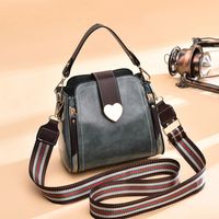 Women's Medium Pu Leather Heart Shape Basic Bucket Zipper Shoulder Bag Crossbody Bag main image 3