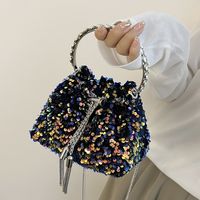 Mujeres Pequeña Cuero Sintético Color Sólido Elegante Lentejuelas Balde Cuerda Bolso Bolso Bandolera Bolso Cubo sku image 3