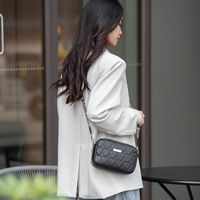 Femmes Moyen Faux Cuir Forme De Cœur Couleur Unie De Base Carré Fermeture Éclair Sac D'épaule Sac Bandoulière Sac Carré main image 3