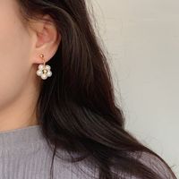 1 Pair Elegant Flower Freshwater Pearl Handmade Drop Earrings main image 3