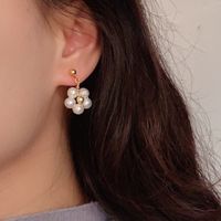 1 Pair Elegant Flower Freshwater Pearl Handmade Drop Earrings main image 1