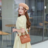 Women's Small Pu Leather Solid Color Classic Style Square Lock Clasp Handbag main image 4