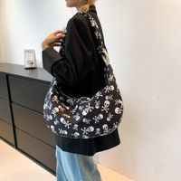 Women's Medium All Seasons Nylon Printing Streetwear Square Zipper Shoulder Bag Tote Bag main image 2