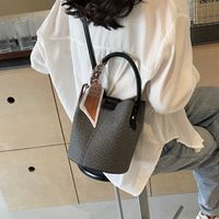 Women's Pu Leather Solid Color Basic Sewing Thread Magnetic Buckle Bucket Bag sku image 1