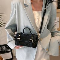 Women's Medium Pu Leather Solid Color Classic Style Square Magnetic Buckle Shoulder Bag main image 4