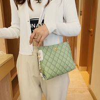 Women's Small Pu Leather Solid Color Fashion Bucket Lock Clasp Crossbody Bag sku image 3