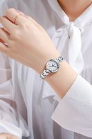 Simple Style Classic Style Solid Color Jewelry Buckle Quartz Women's Watches main image 4