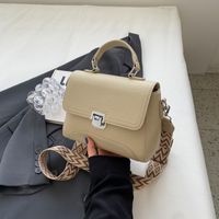Women's Medium All Seasons Pu Leather Color Block Classic Style Square Lock Clasp Shoulder Bag sku image 4