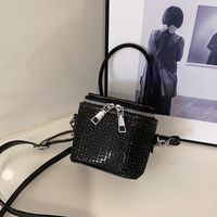 Women's Small Pu Leather Solid Color Elegant Bucket Zipper Handbag main image 3