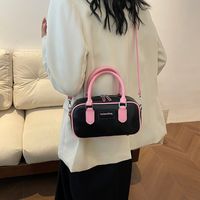 Women's Pu Leather Color Block Streetwear Sewing Thread Zipper Crossbody Bag main image 2