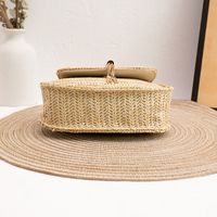Women's Small Straw Solid Color Vacation Weave Shell Magnetic Buckle Lock Clasp Straw Bag main image 4