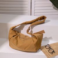 Women's Medium Nylon Solid Color Basic Zipper Cloud Shape Bag sku image 6