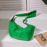 Women's Medium Nylon Solid Color Basic Zipper Cloud Shape Bag sku image 7