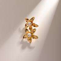 1 Pair IG Style Simple Style Flower Inlay 304 Stainless Steel Pearl 18K Gold Plated Ear Studs main image 3