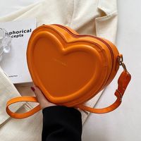 Women's Small Pu Leather Solid Color Fashion Heart-shaped Zipper Crossbody Bag sku image 11
