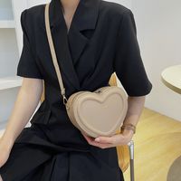 Women's Small Pu Leather Solid Color Fashion Heart-shaped Zipper Crossbody Bag main image 4