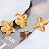 1 Pair Glam Retro Flower Plating Inlay Stainless Steel Artificial Pearls Ear Studs main image 1