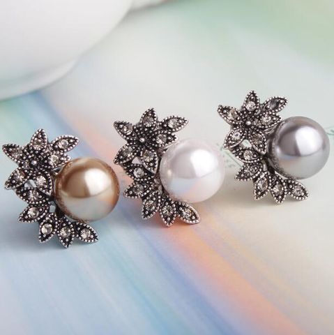 Super Vintage Pearl Five Leaf Flower Shell Pearl Earrings Stud Earrings