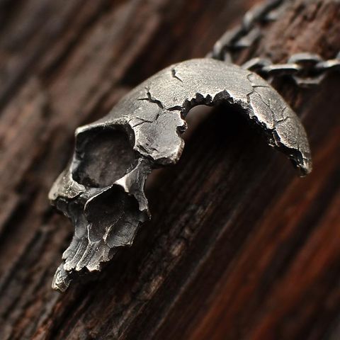 Gothic Half Skull Necklace Nhll128070