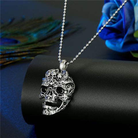 Exaggerated Retro Diamond-studded Skull Pendant Necklace