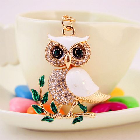 Dripping Oil White Shell Owl Car Keychain