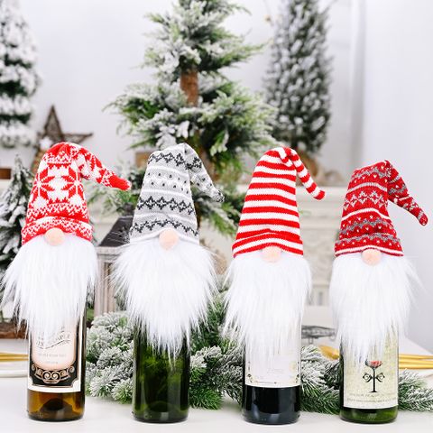 Weihnachtsdekoration Strickmützen Weinflaschenhülle