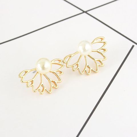 New Hollow Lotus Ear Studs Gold Plated Silver Inlaid Rhinestone Pearl Ear Studs Wholesale