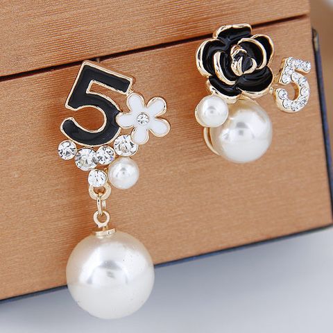 Yi Wu Jewelry Korean Fashion Sweet Ol Wild 5 Character Pearl Flower Asymmetric Earrings Wholesale