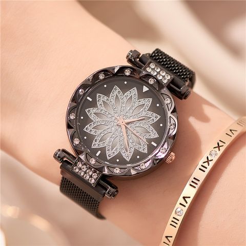 Fashion Diamonds Come To Work Quartz Bracelet Watch Starry Sky Female Watch Magnetite Magnet Milan Mesh Belt Watch Female