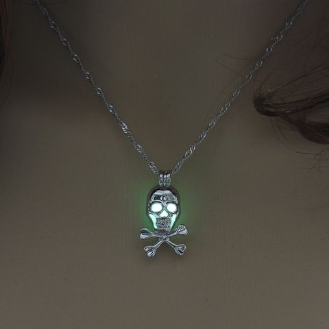 Hot-selling Luminous Openable Skull Pendant Halloween Luminous Necklace Wholesale Nihaojewelry