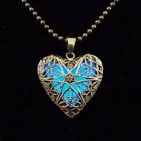 Hot-selling  Hollow Heart-shaped Luminous Necklace Wholesale Nihaojewelry
