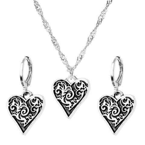 Personalized Heart Earrings European And American Retro Metal Heart-shaped Necklace Set